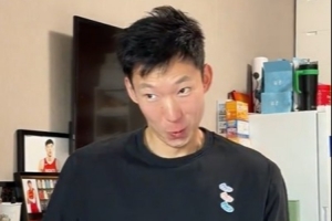 快乐自黑!周琦演绎本人名场面表情包:我要打十个 表情包也算 快乐自黑!周琦演绎本人名场面表情包:我要打十个 表情包也算